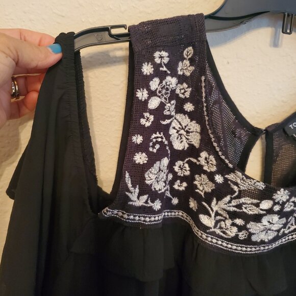 TORRID Women's Cold Shoulder Blouse Black/ White  Embroidered Flowers Size 4. - Picture 4 of 10